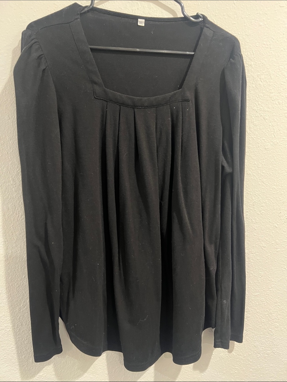 Black Long-Sleeve Women's Top - Classic Scoop Neck
